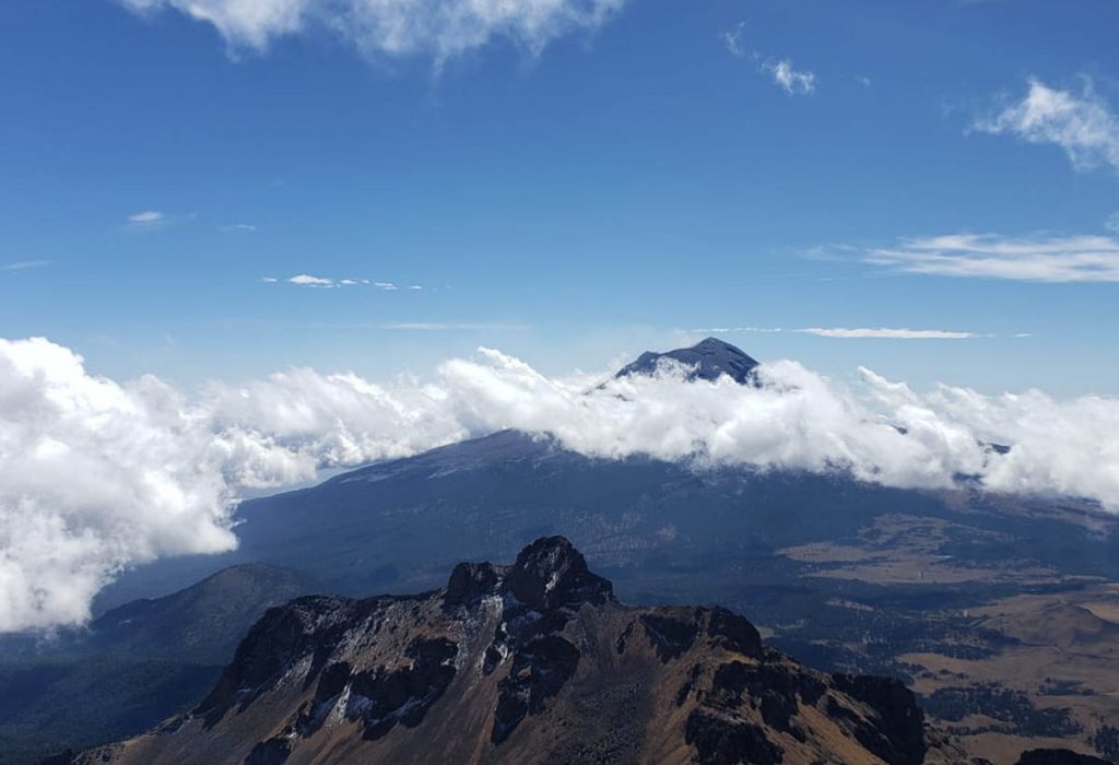 Iztaccihuatl Montaña con Nubes